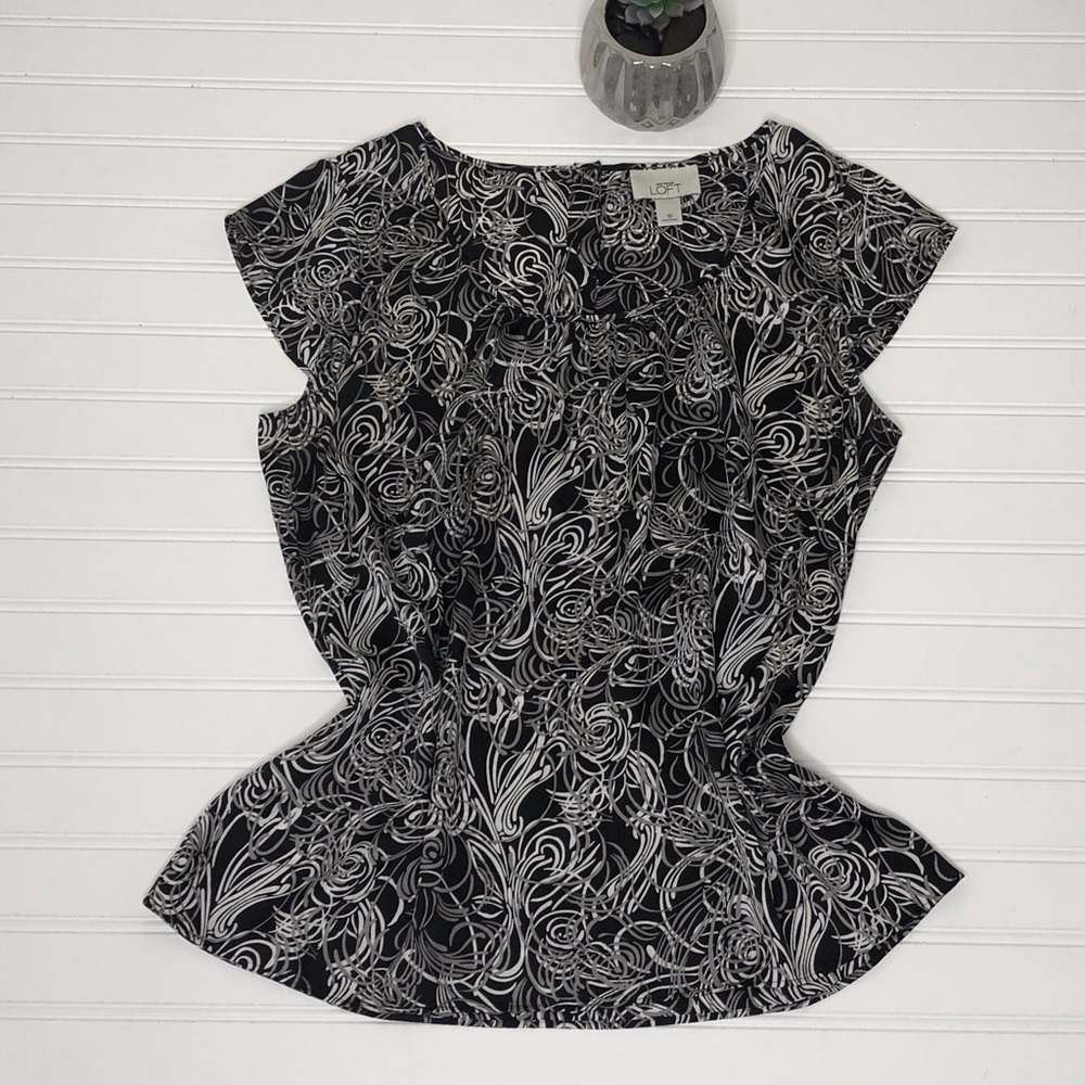 Loft cap sleeve top 10 🍀